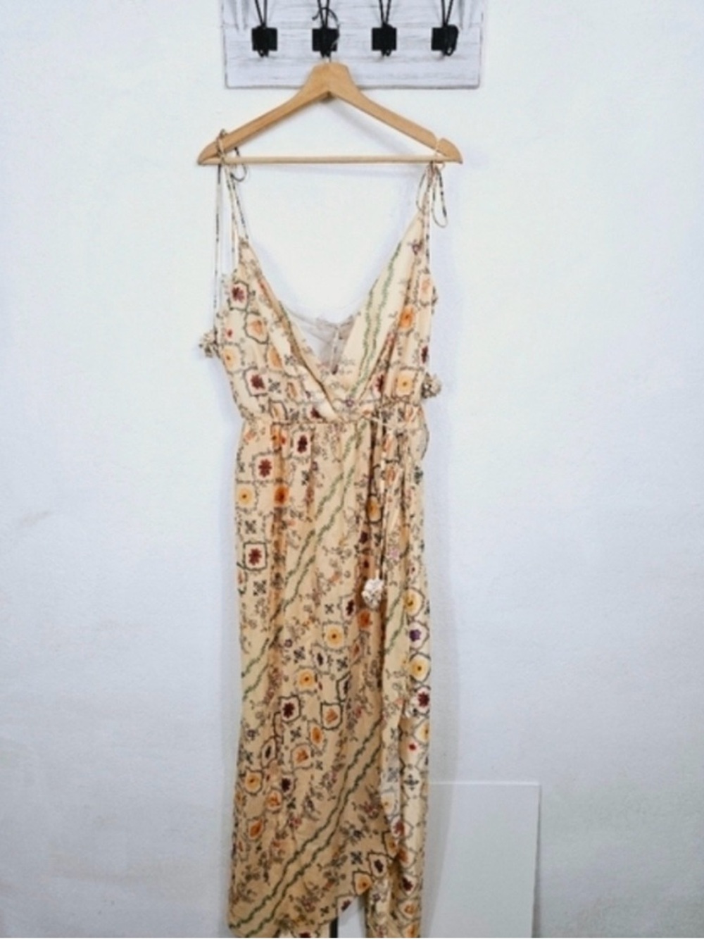 NWT Anthropologie Beige Printed Wrap Jumpsuit with Tie Waist Zunilda Gutierrez - Picture 4 of 6